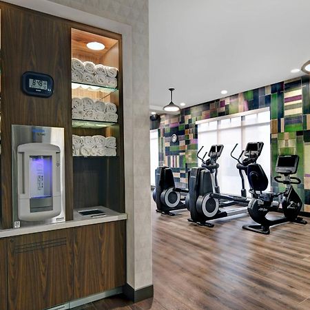 Courtyard By Marriott Manhattan Aggieville Bagian luar foto