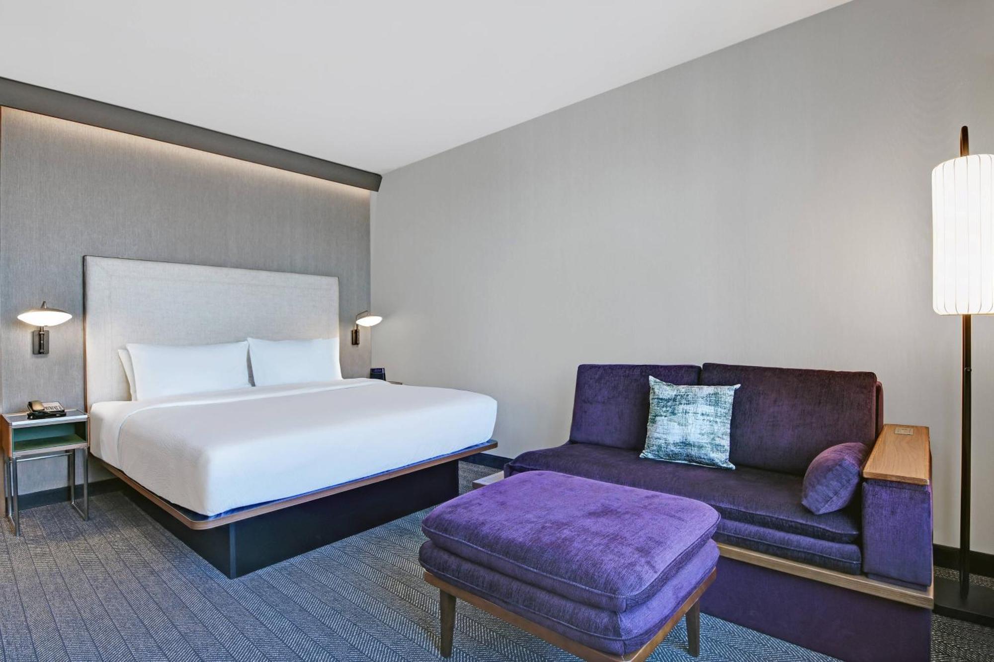 Courtyard By Marriott Manhattan Aggieville Bagian luar foto