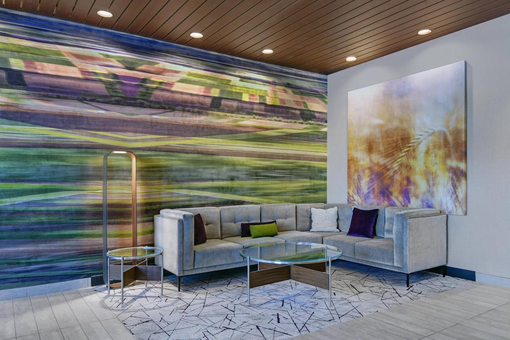 Courtyard By Marriott Manhattan Aggieville Bagian luar foto