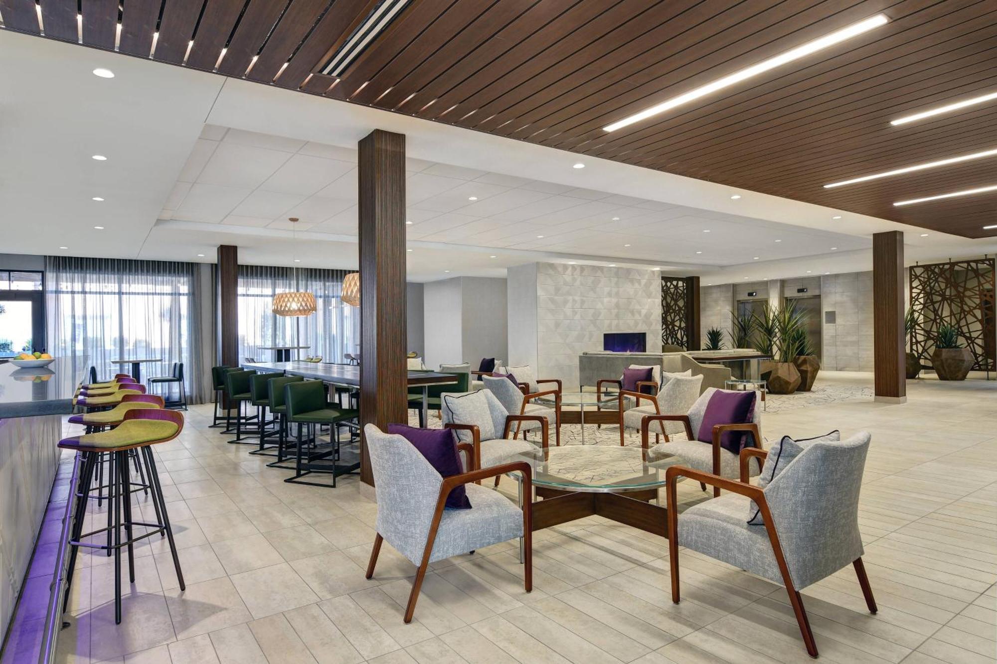 Courtyard By Marriott Manhattan Aggieville Bagian luar foto