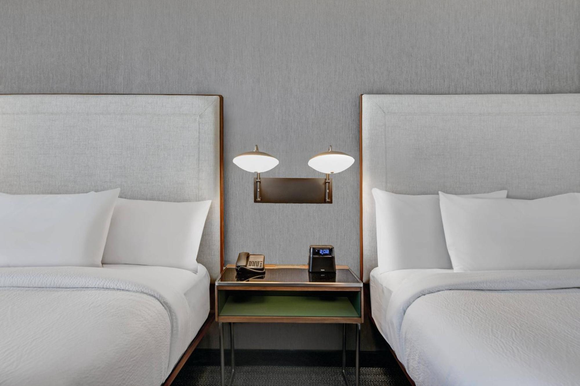 Courtyard By Marriott Manhattan Aggieville Bagian luar foto