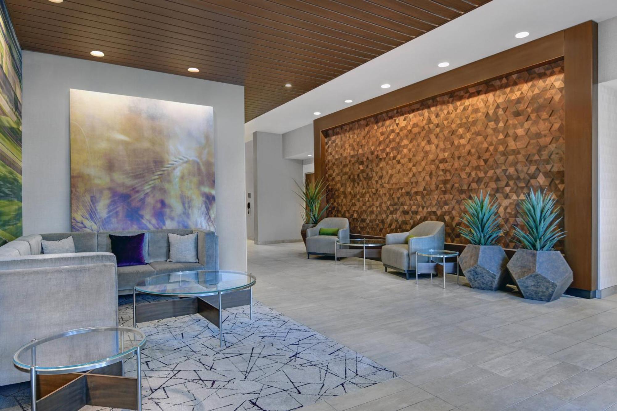 Courtyard By Marriott Manhattan Aggieville Bagian luar foto