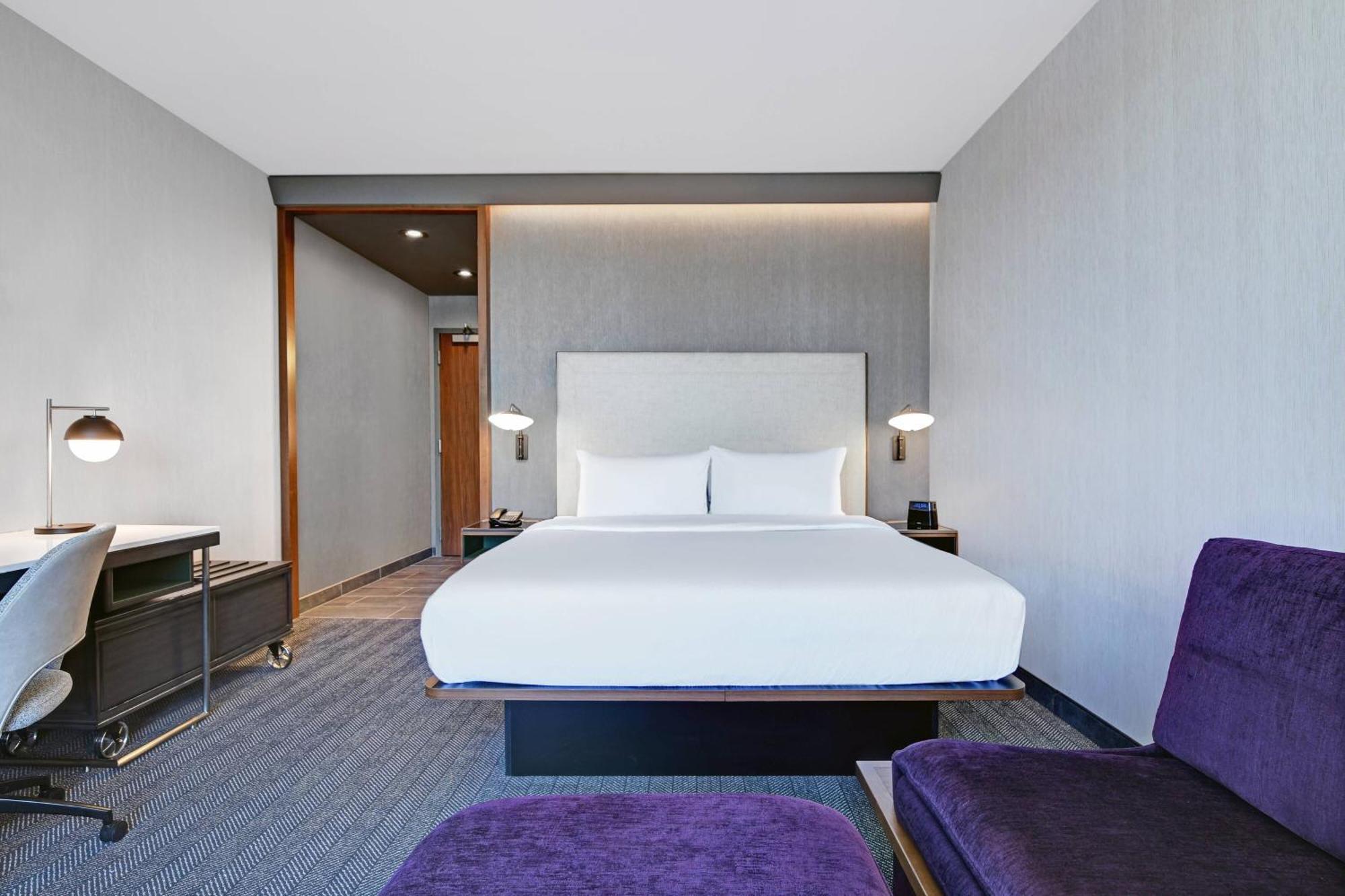 Courtyard By Marriott Manhattan Aggieville Bagian luar foto